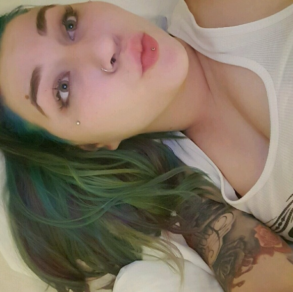 Meet your Posher, Alexis - Picture 1 of 1